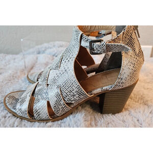 L47 Caged Peep Toe Bootie Sandal Grey White Faux Snakeskin 6.5 Stacked Heel‎